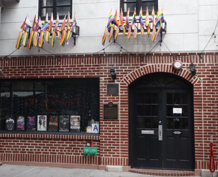 Stonewall Riots - Juni 1969 Die Kneipe Stonewall Inn in der Christopher-Street war der Ausgangspunkt für eine weltweite Selbstbefreiungsbewegung, die bis heute nötig ist.